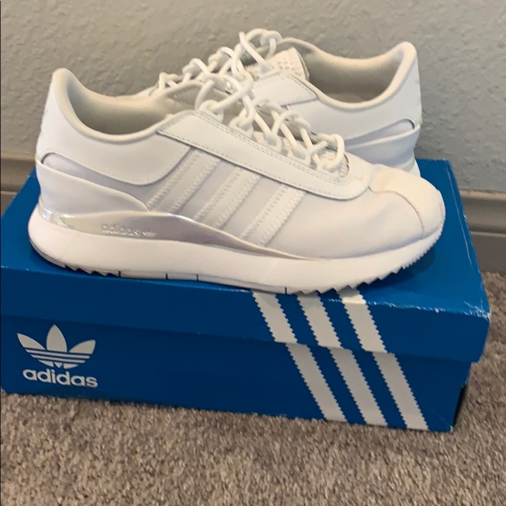 Size 7 adidas sneaker